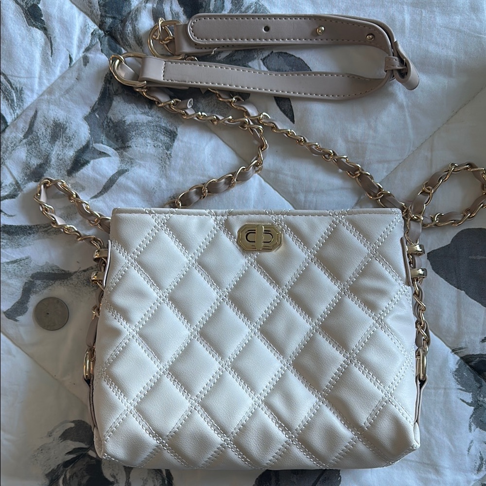 Elegant Cream Quilted Shoulder Bag